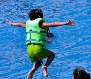 Los  peques van al agua